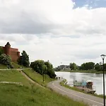 Wawel Castle Across The Street! Ozonated * Krakow