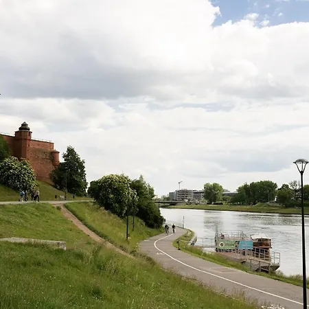 Wawel Castle Across The Street! Ozonated * Krakov