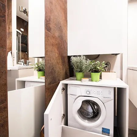 Wawel Castle Across The Street! Ozonated * Krakov